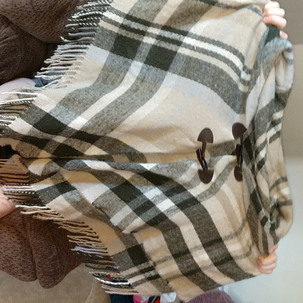 Poncho - Picture 3 of 4